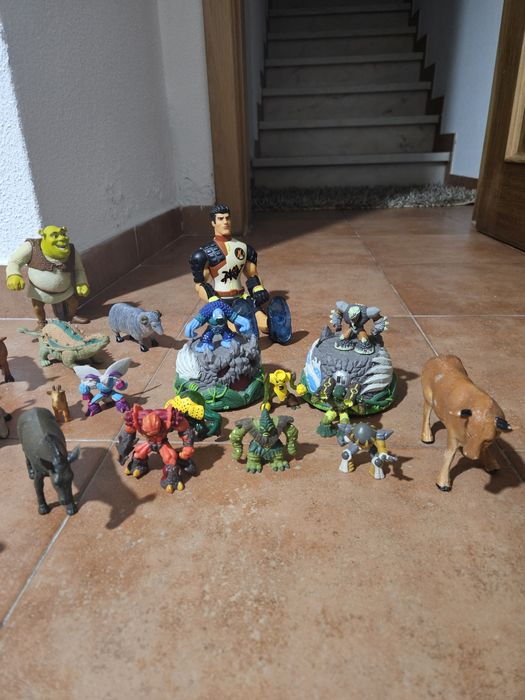 Brinquedos diversos (animais,gormitis,carros,etc)