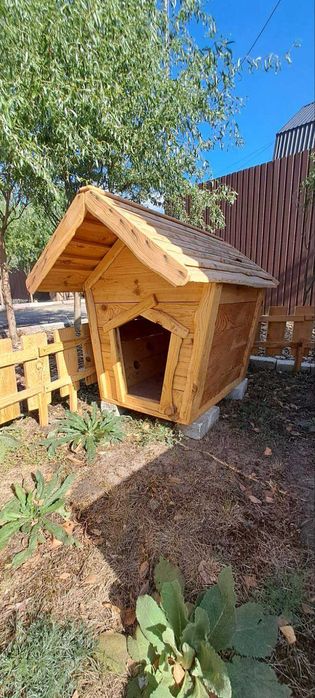 Будка собача з дерева