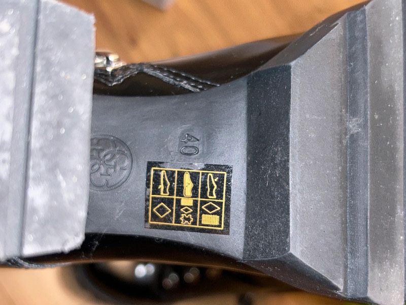 Botki guess jesienne  czarne eleganckie buty guess