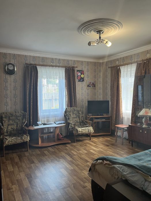 Пів будинку, район садочка Берізка