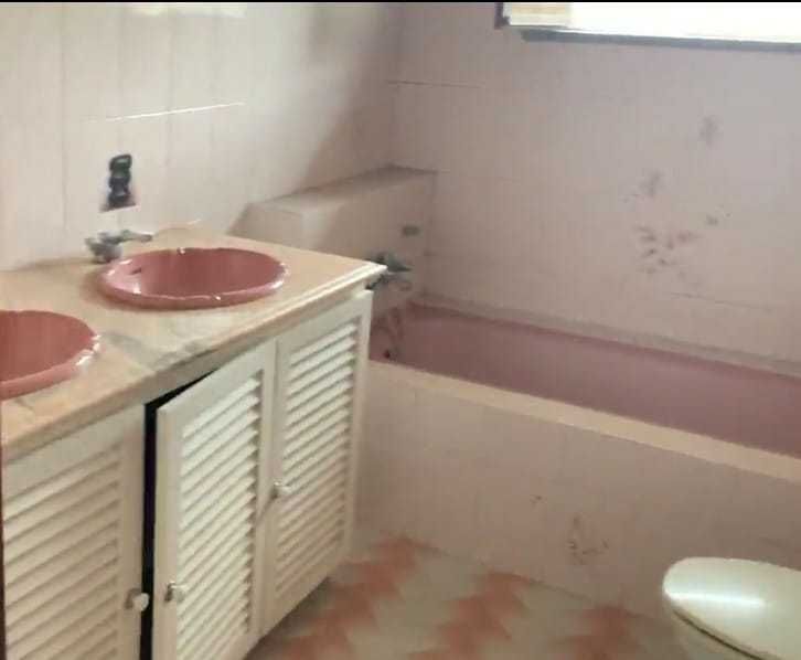 Vendo 1 pia de banheiro em mármore rosê com 2 cubas rosas