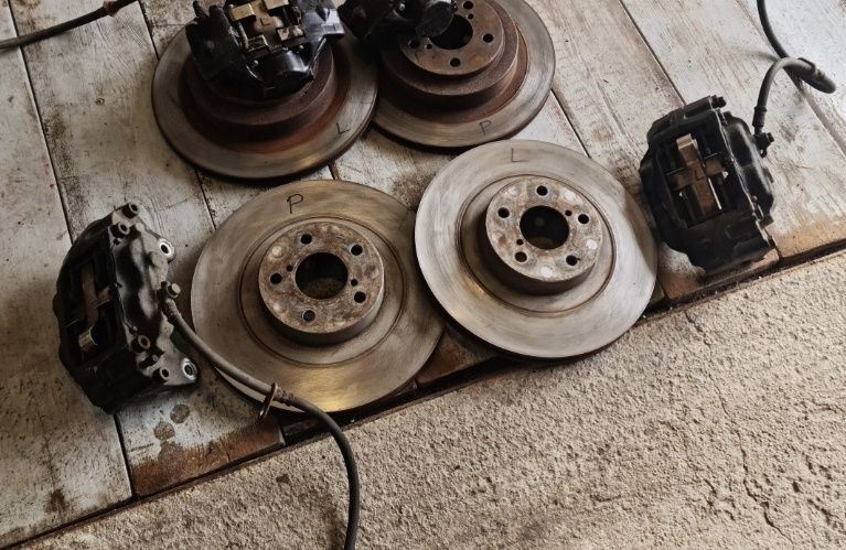 Subaru Impreza  GT WRX gc gd Zaciski tarcze hamulce