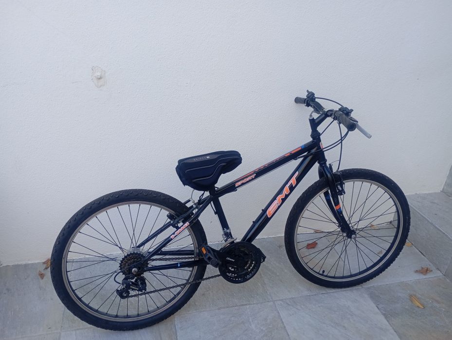 Bicicleta com alguns arranjos por fazer