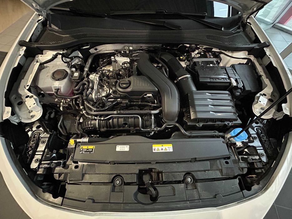 Новий SEAT Leon 2025 FR 1.5 eTSI mHEV DSG (150 к.с.)