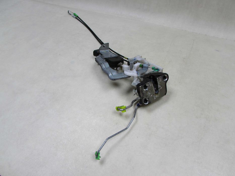 Mitsubishi Canter Fuso 7C15 Zamek Drzwi Lewy Przod 13-21