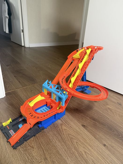 Автотрек Hot Wheels City Roller Coaster Rally Playset