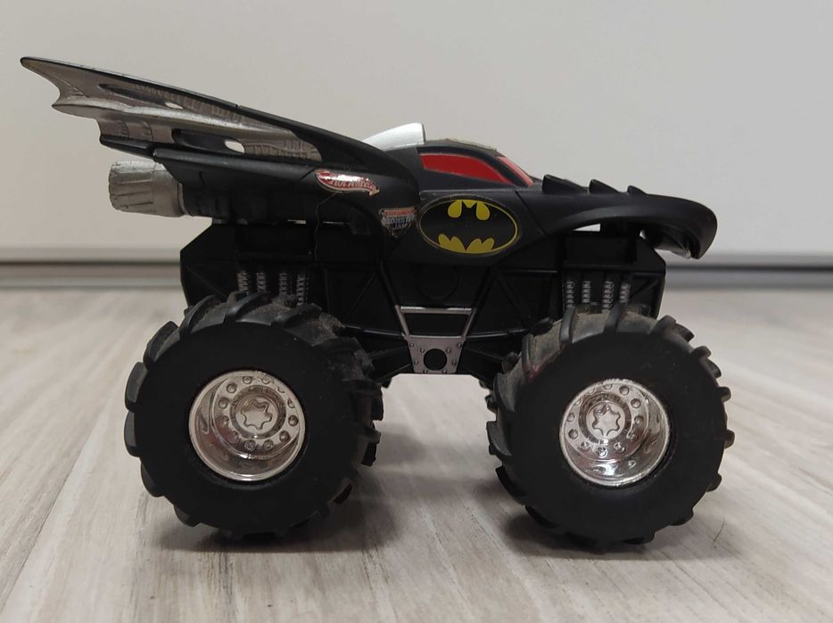 Batmobile MATTEL z 2003 roku