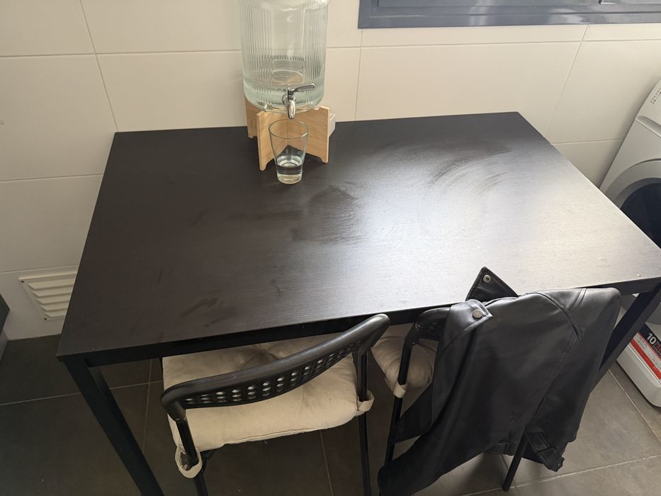 Mesa de cozinha + 4 cadeiras