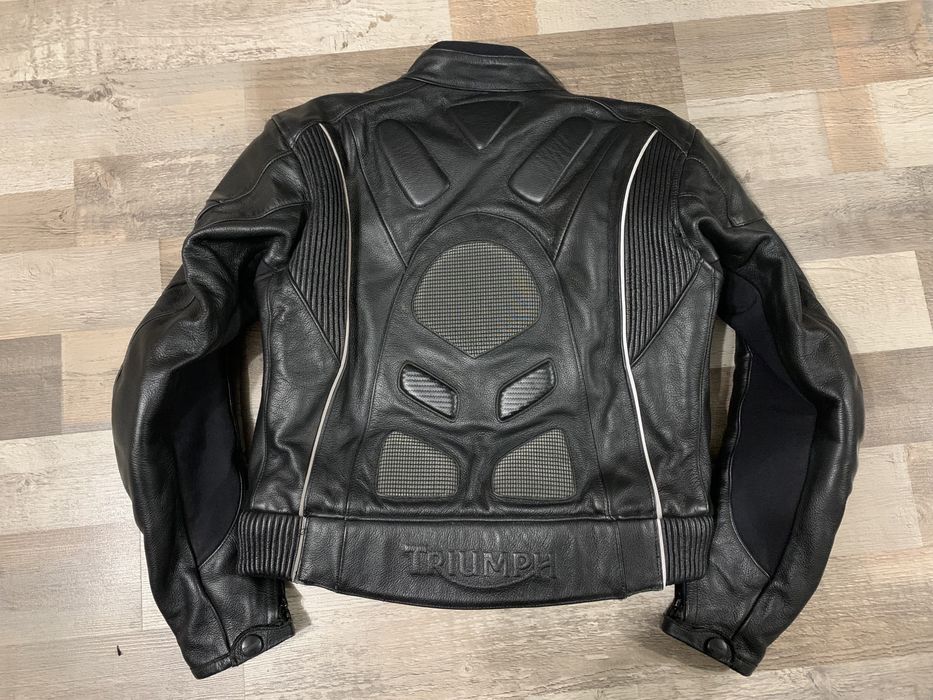 Кожаная мото куртка с защитой Triumph