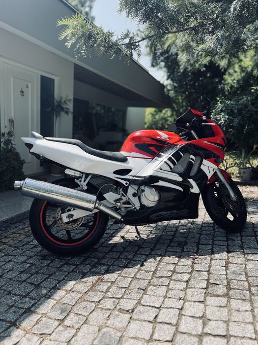 Honda CBR 600 F3 1998 – Tricolor – Completa – Sem documentos