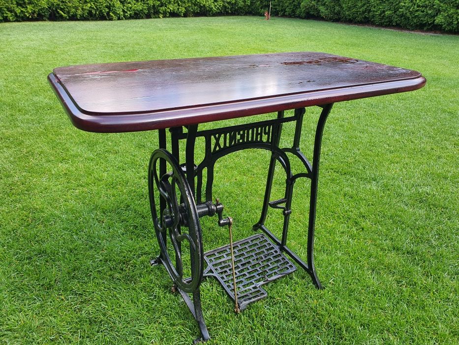 Maszyna do szycia stolik