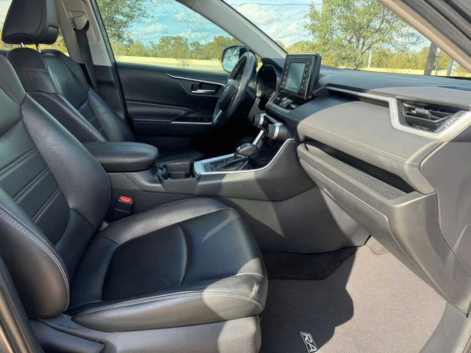 Toyota RAV4 XLE Premium      2019