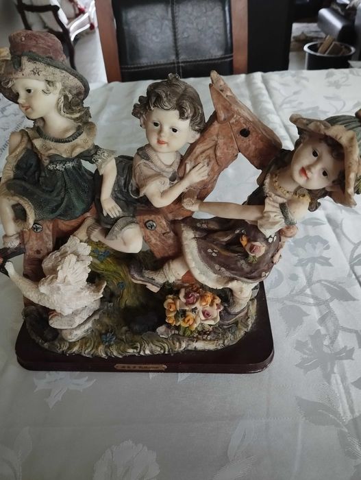 Estatueta em marfinite muito antiga em perfeito estado de conservação