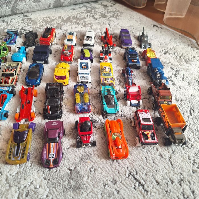 Машинки Hotwheels