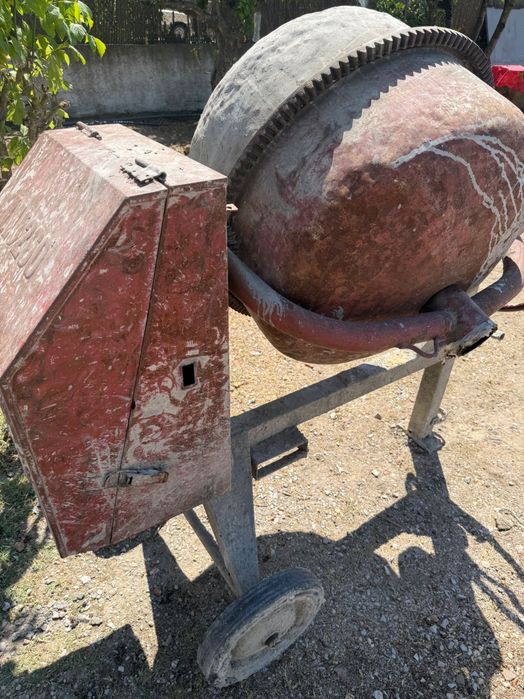 Betoneira elétrica 260 L