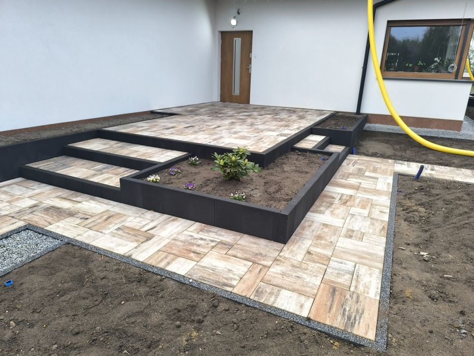 Brukarstwo, Układanie kostki brukowej, Usługi minikoparką