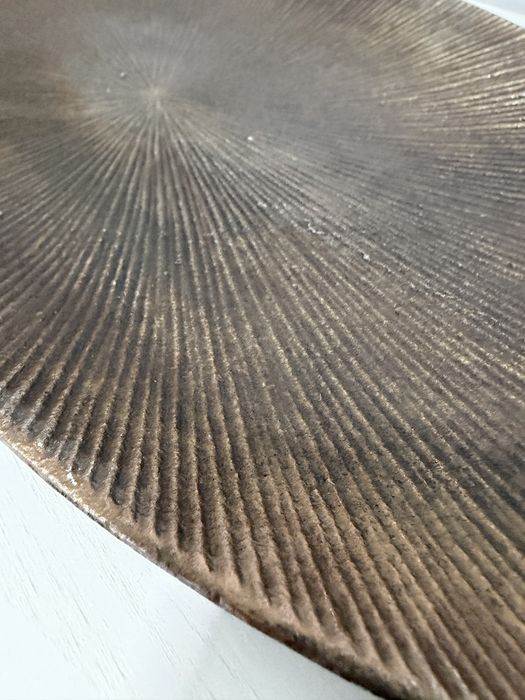 Centro de Mesa Decorativo em Cerâmica Bronze – 52 × 27 cm – Como Novo
