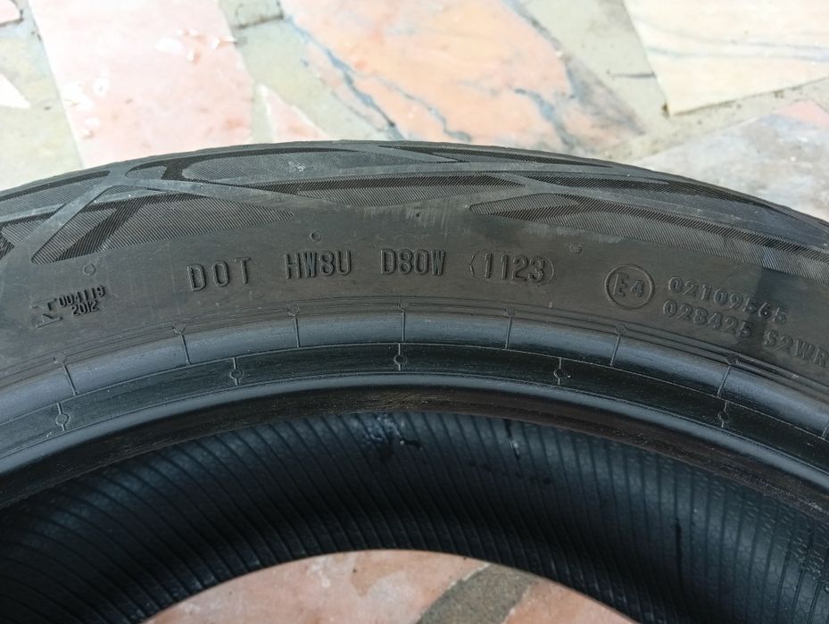 2 Pneus continental 245/45/18