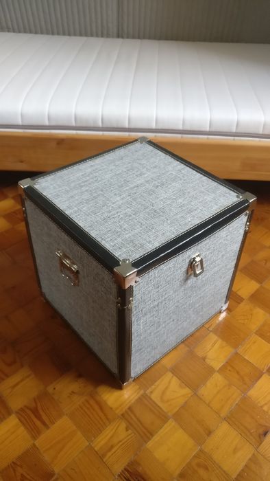 Baú de Madeira revestido a Tecido