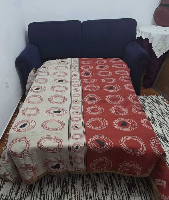 Sofá-Cama de 2 Lugares (Azul-Escuro) – Excelente Estado!