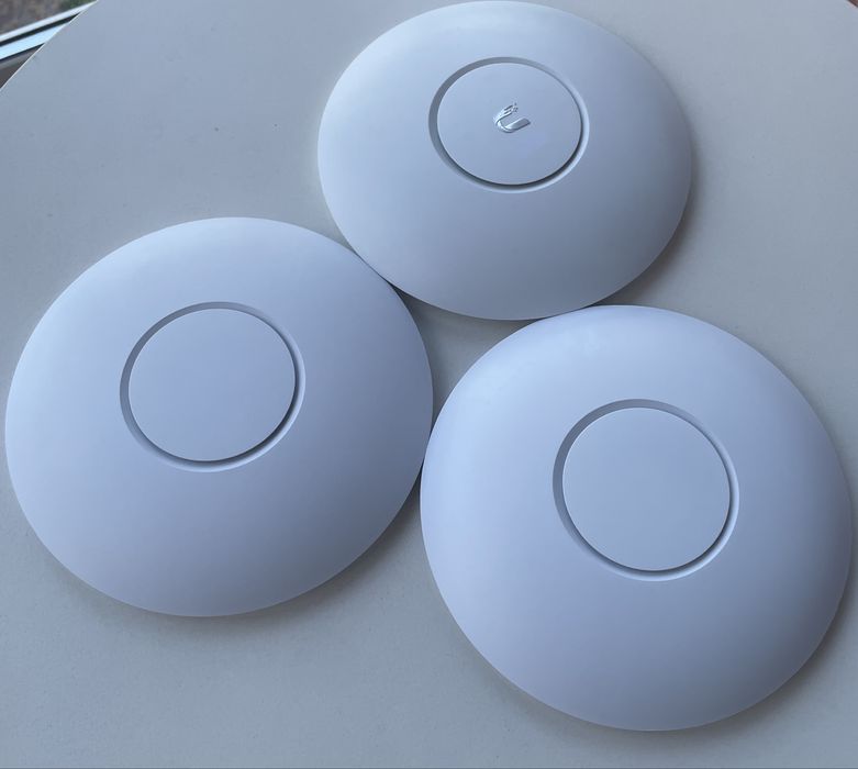 Точка доступу Ubiquiti UAP-AC-PRO 2.4 і 5 ГГц 1750Mbps Gigabit