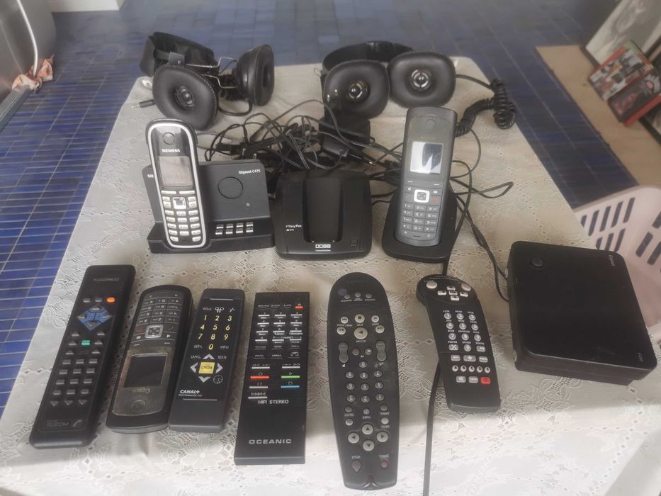 Lote de Carregadores, Cabos, Telefones, Routers, Adaptadores, Diversos