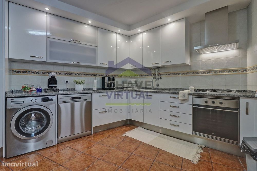 Apartamento T2+1 com Garagem e Arrecadação - Reguengo Grande - Lour...