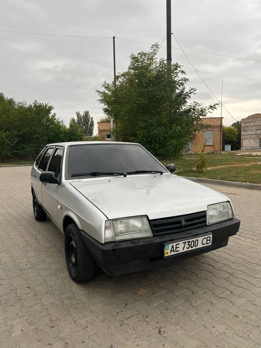 Автомобіль Ваз 2109