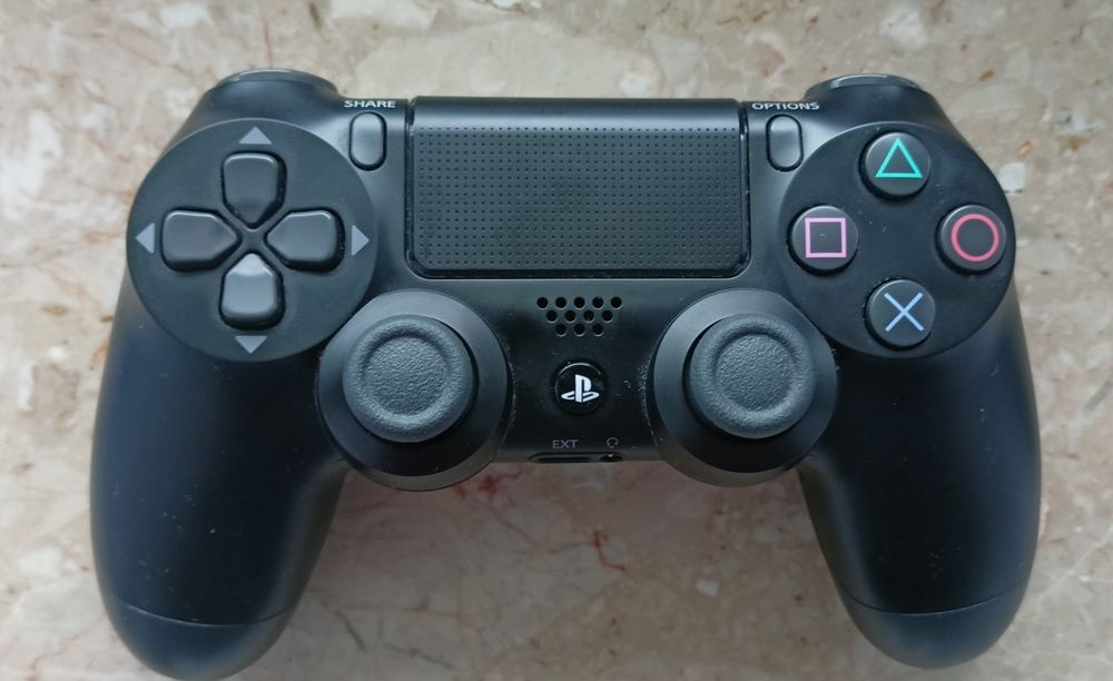 Dualshock 4v2, pad do ps4 z Media Markt