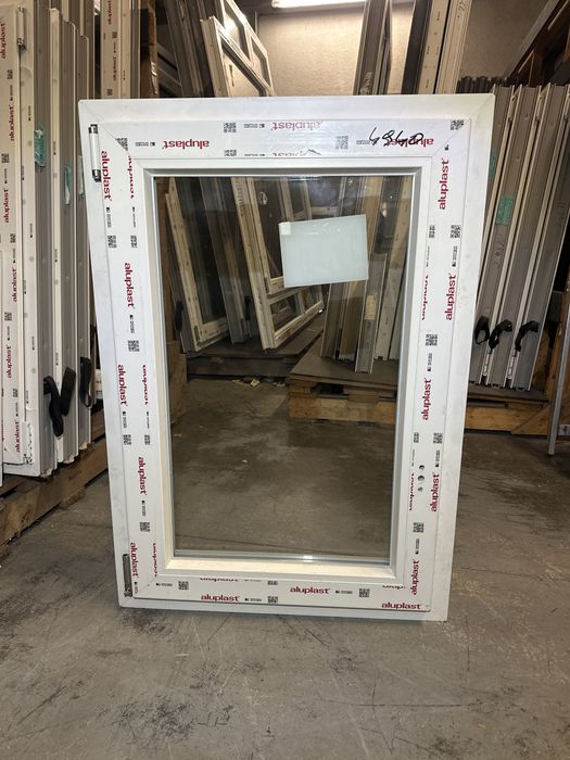 Janela PVC oscilobatente 67L/96A