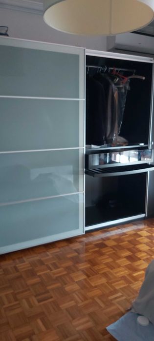 Roupeiro de quarto em muito bom estado