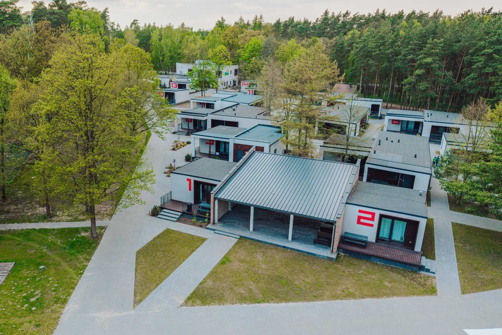 Domki w lesie nad jeziorem | Nocleg | Mrówki | Aktywna majówka 2026