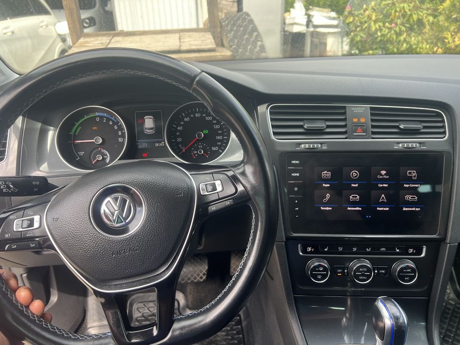 Volkswagen e-Golf електро 2018 36 квт
