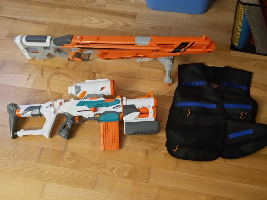 Zestaw 2 pistoletów Nerf i kamizelki taktycznej
