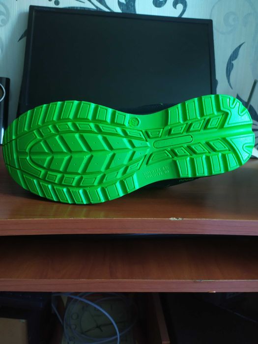 Робочі кросівки з захисним носком