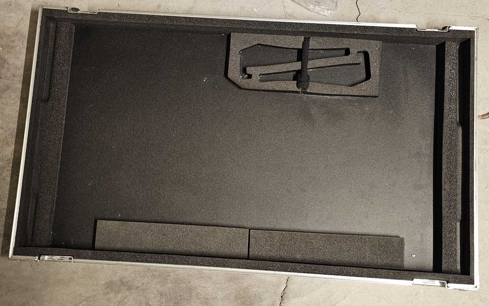 Pioneer DJM 2000 Nexus + Flight Case Tripla: