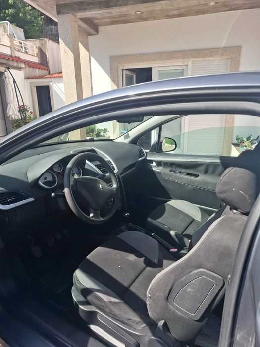 Peugeot 207  1.4 HDI em muito bom estado .