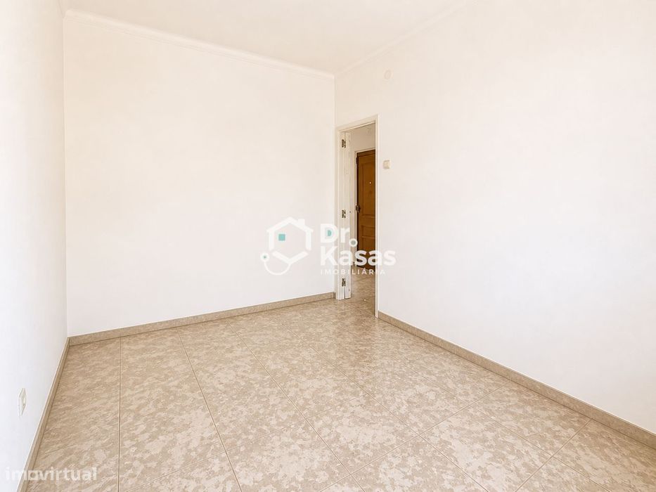 Apartamento T1 com varanda na Baixa da Banheira