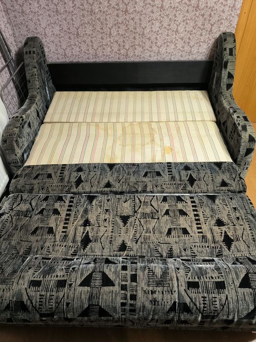 Продам диван б/у.