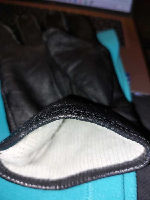 Ciepła skórzana rękawiczka męska prawa