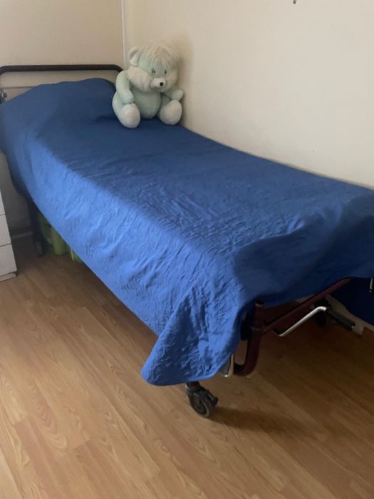 Cama com colchão antiscaras