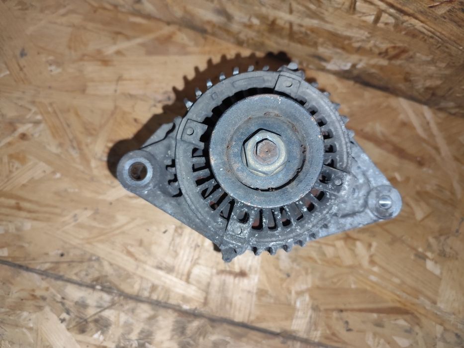Toyota Yaris I 1.0 benzyna alternator