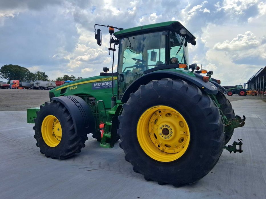 John Deere 8430
