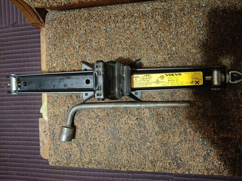 Домкрат оригінал Вольво Хс90