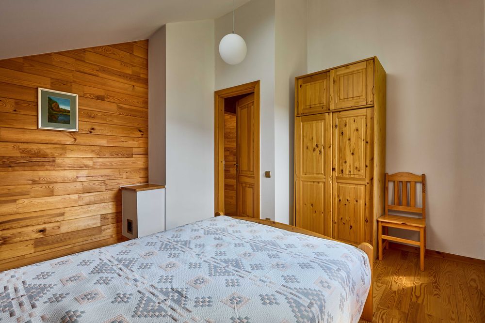 Заміська резиденція в Карпатах. 125м.кв. 26сот. Огороджена, охороняєма