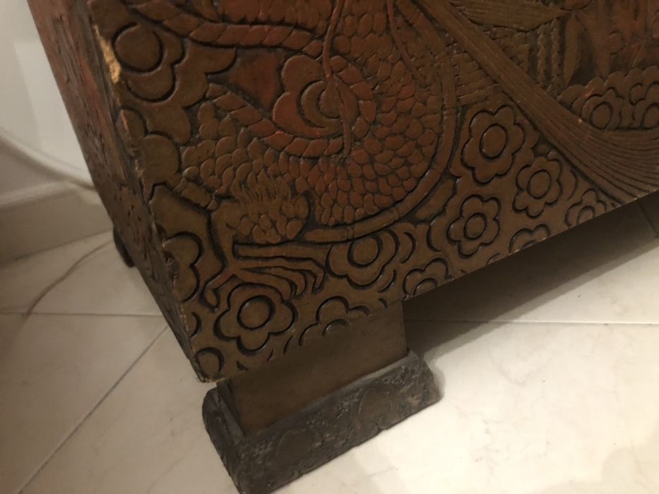 Bau ou mala em madeira macica antigo