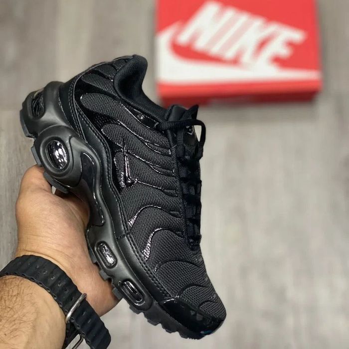 TN NIKE BRANCAS E PRETAS