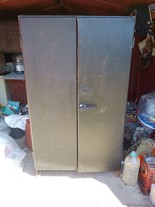 Продам металлический шкаф