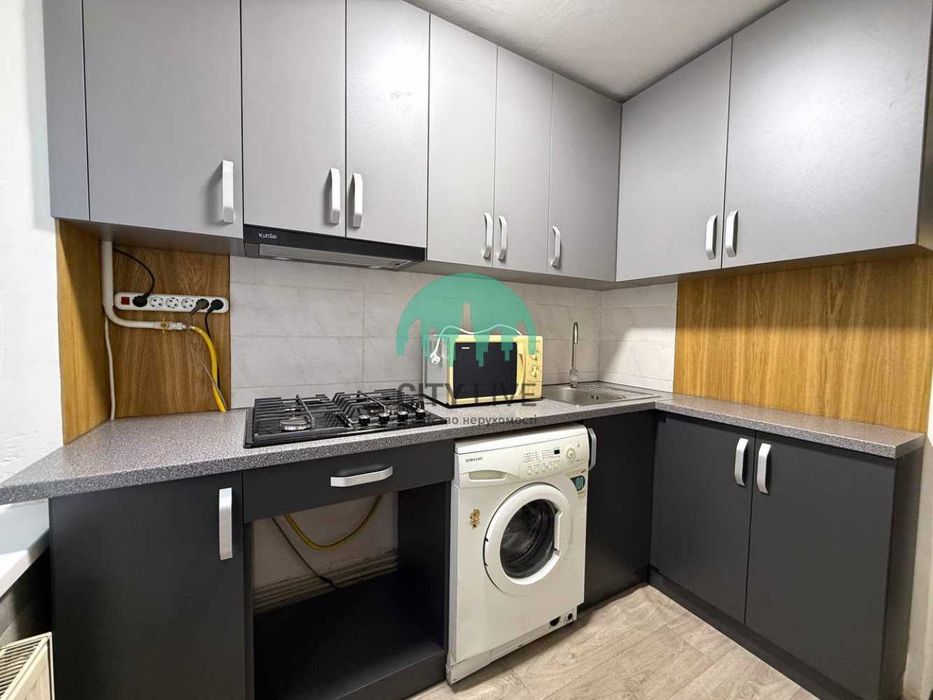 Продаж 2-кімнатної квартири +велика вітальня по вул. Карпатська! (38)