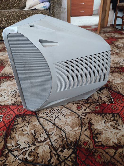 Телевізор SONI цвета і зображення показує шикарно